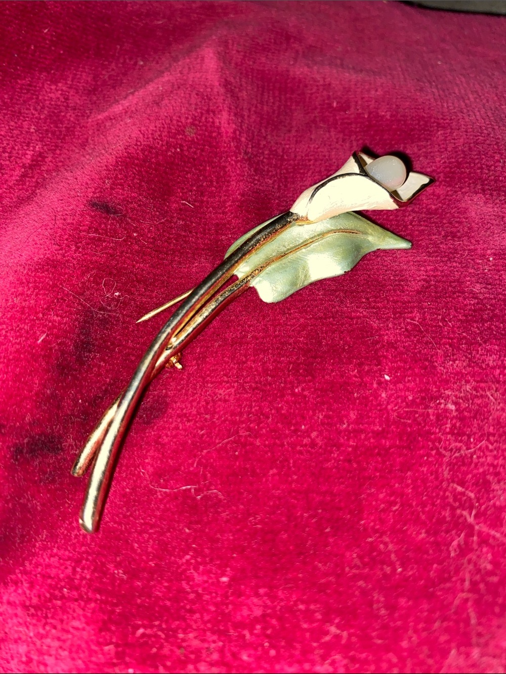 Gold-Tone Floral Calla Lily Brooch with Mother-of-Pearl Accent